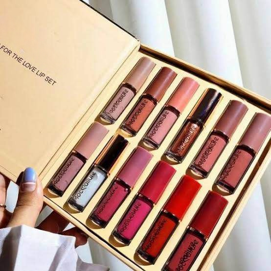 4-in-1 Trending Lipstick Set – Cigarette-Shaped Matte Lipsticks, Long-Lasting, Easy to Apply, Non-Sticky & Fade-Resistant Lip Gloss for Makeup Lovers